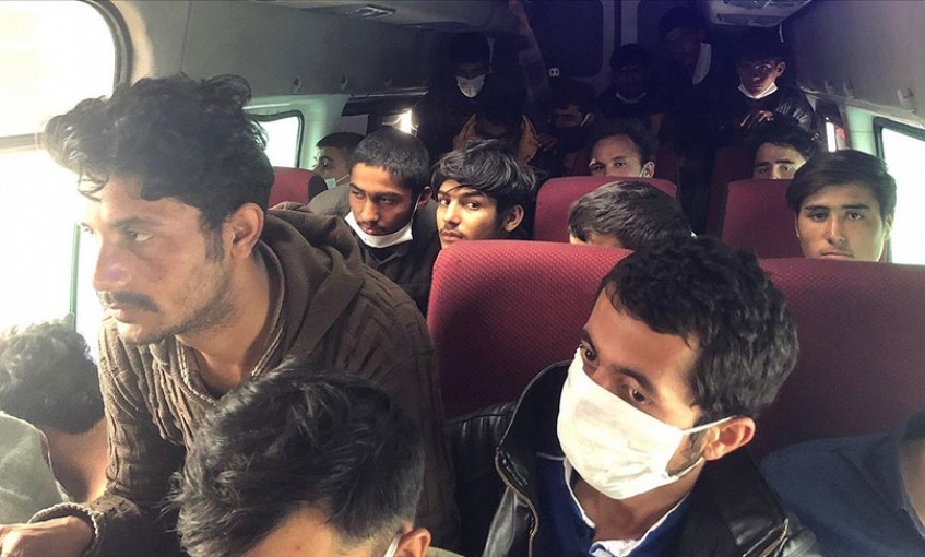 Ankara'da durdurulan üç minibüsten 36 düzensiz göçmen çıktı