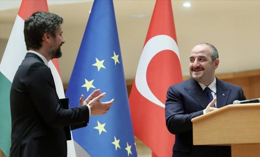Varank, Türkiye-Macaristan ilişkilerinin güçlenmeye devam ettiğini söyledi