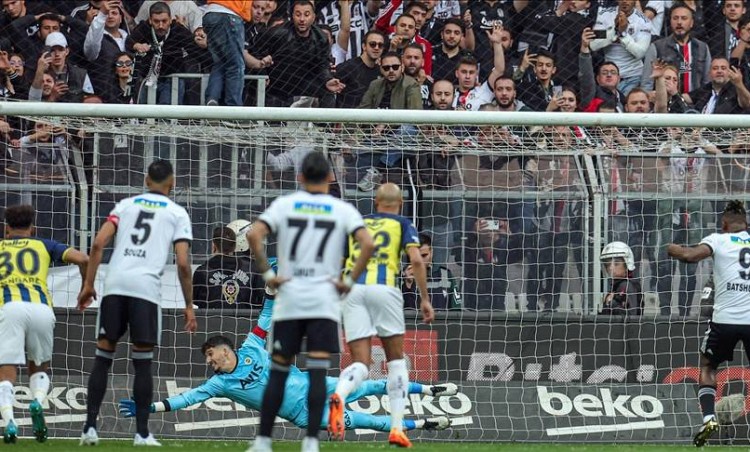 Beşiktaş maçın ilk yarısında, Fenerbahçe tamamında etkili