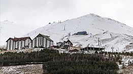 Palandöken Kayak Merkezi beyaz görünümüne kavuştu